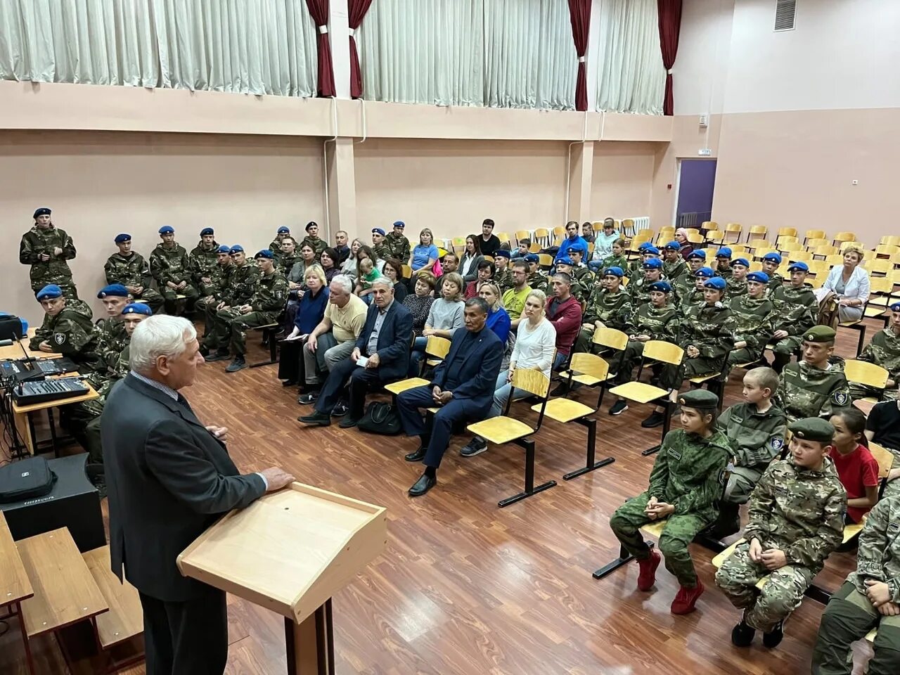 ВПЦ Вымпел Иркутск. Совещание военных. Военно патриотический центр Иркутский. Вымпел патриотический.