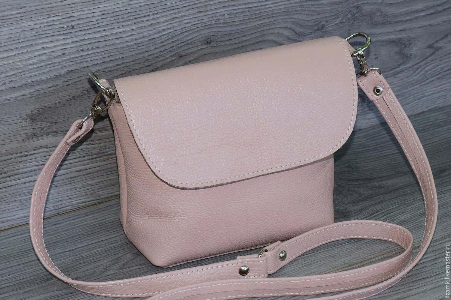 Вайлдберриз сумочки женские через плечо. Сумка guess женская кроссбоди. Плечо eberhart shoulder сумка. Сумка alla pugacheva кроссбоди. Сумки лабра через плечо.