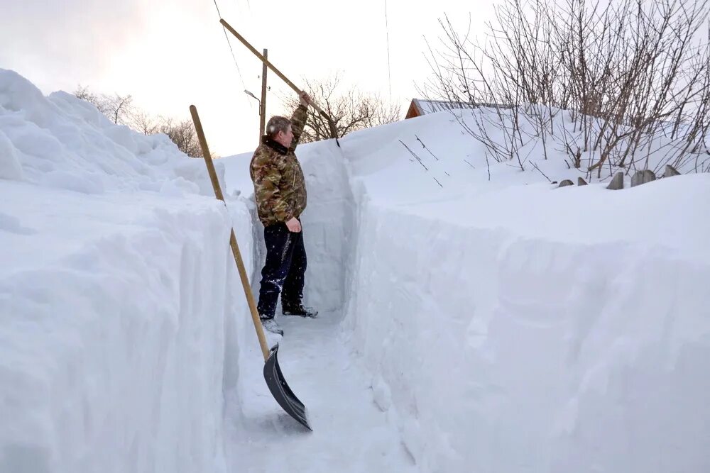 где делают снег. снег из пенопласта. снег в виде пенопласта настоящий. искусственный снег для детей. снежком стройка.