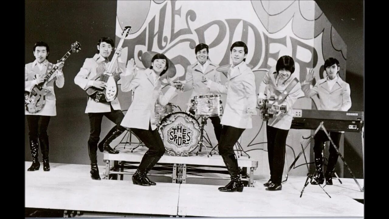 Группа б 60. Рок группы 60-х. Ансамбли 60-х. Японская эстрада 60 х годов. Японские ансамбли 70х.