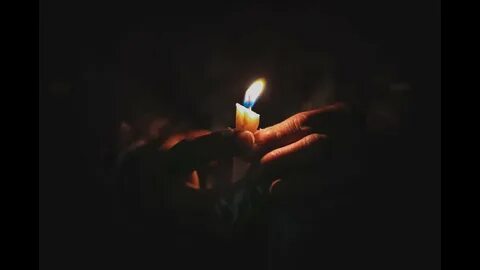Свеча на руке