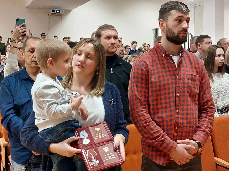 Защитник семьи. Награждение жителей Ставрополья. Защитник семьи и Родины. Семейная фотосессия 2022.