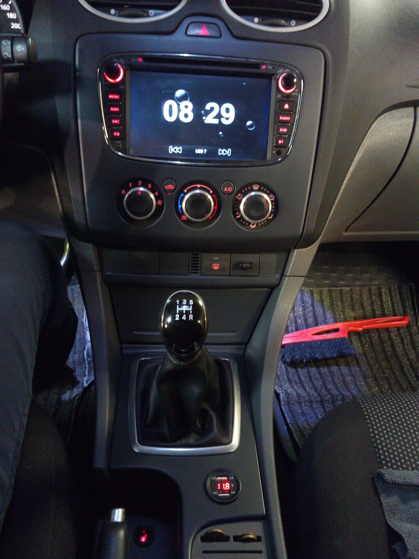 Установка штатного подлокотника Focus III - Ford Focus III Hatchback, 1,6 л, 201