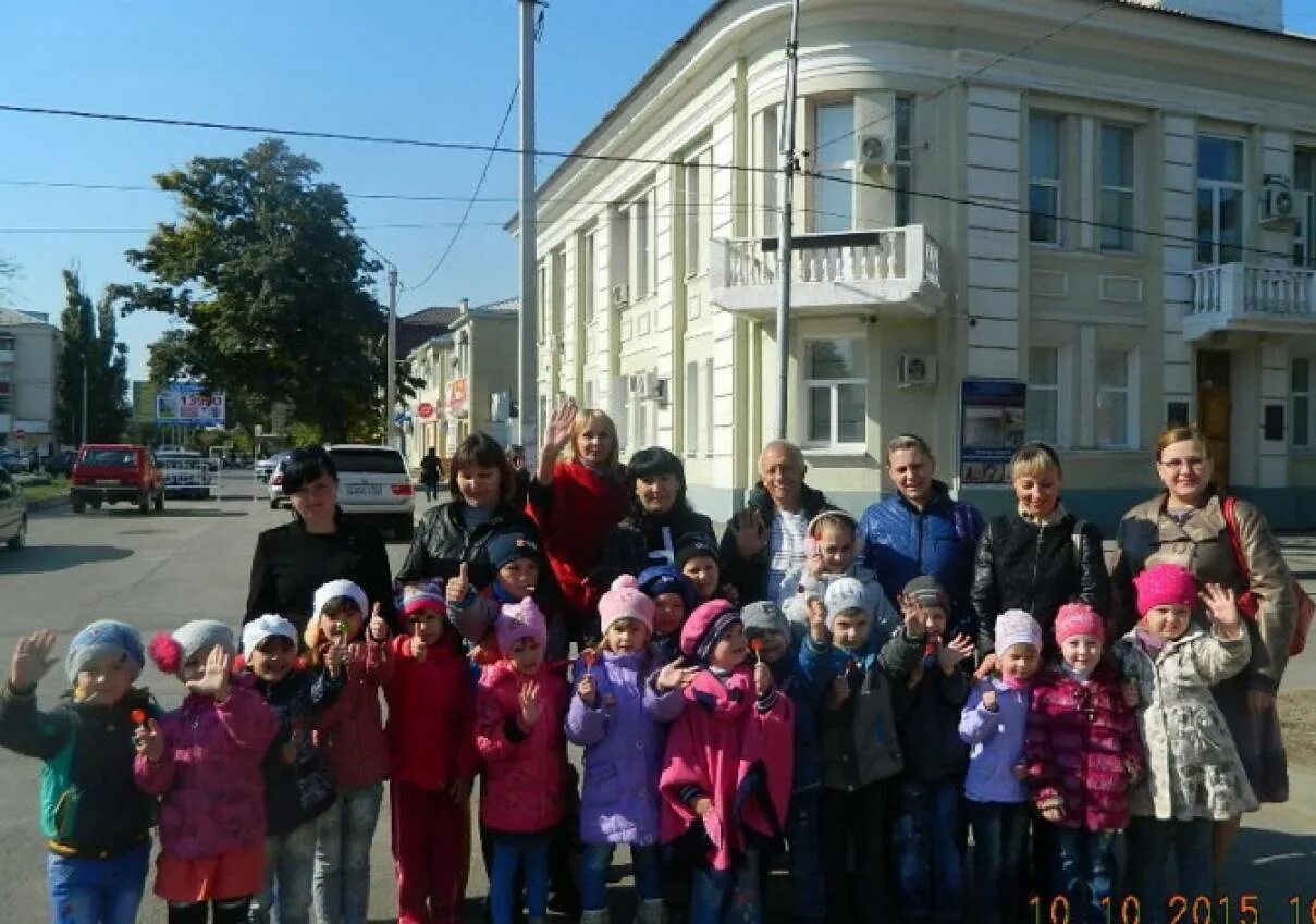 Сальск ребенок. Садик Ивушка Сальск. Детский сад Сальск. Садик голубой вагон Сальск. Ивушка город Сальск садик 2016.