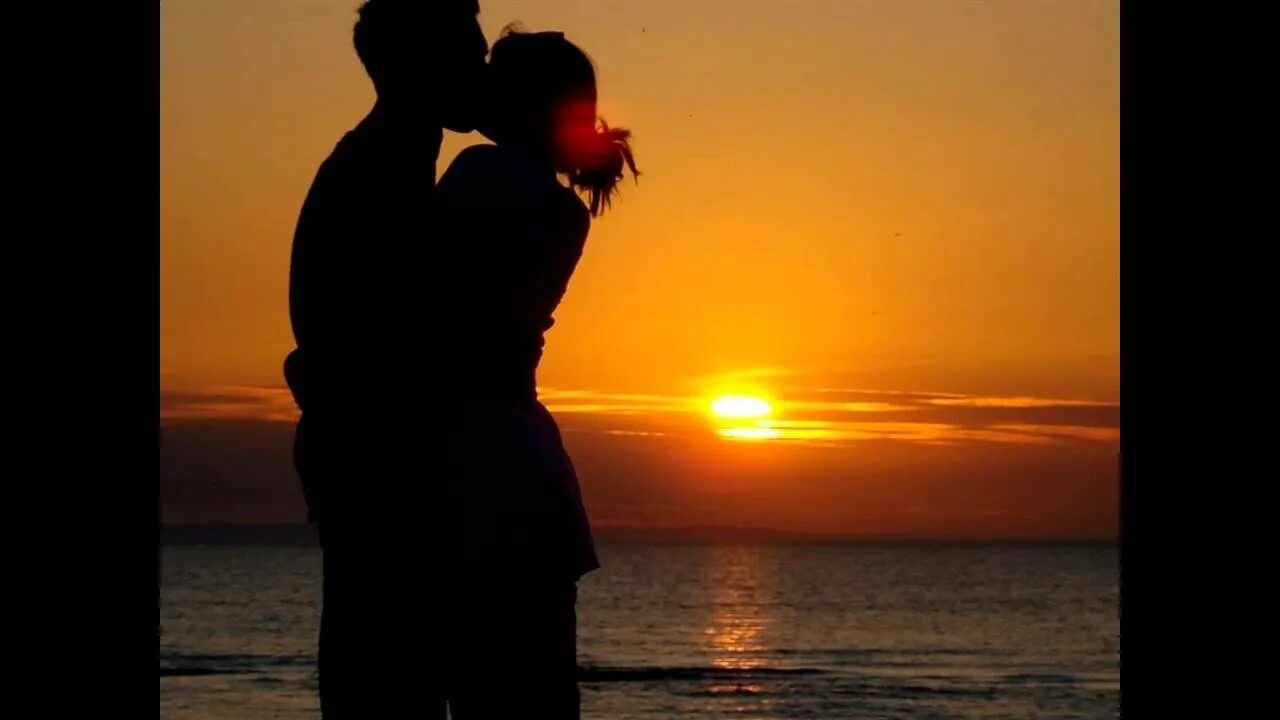 Стоит он она и у нее