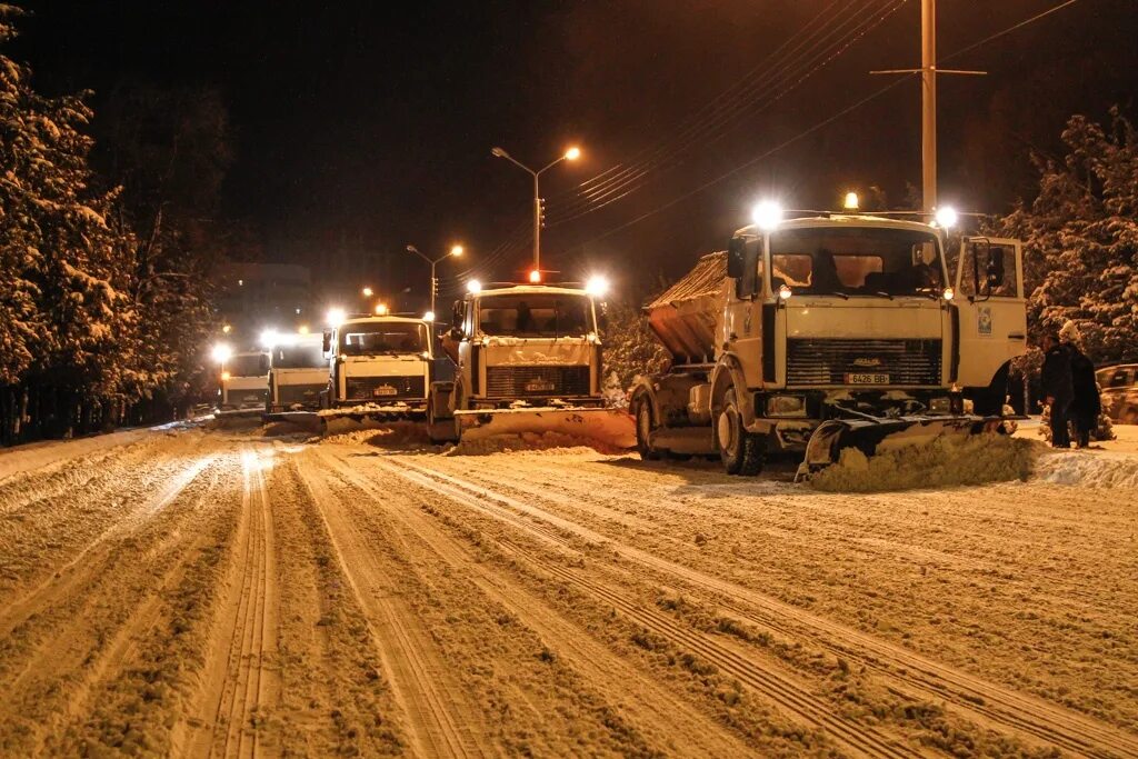Содержание городских дорог. Зимняя уборка дорог. дорожная техника зима. очистка дорог от снега. снегоочистка автомобильных дорог.