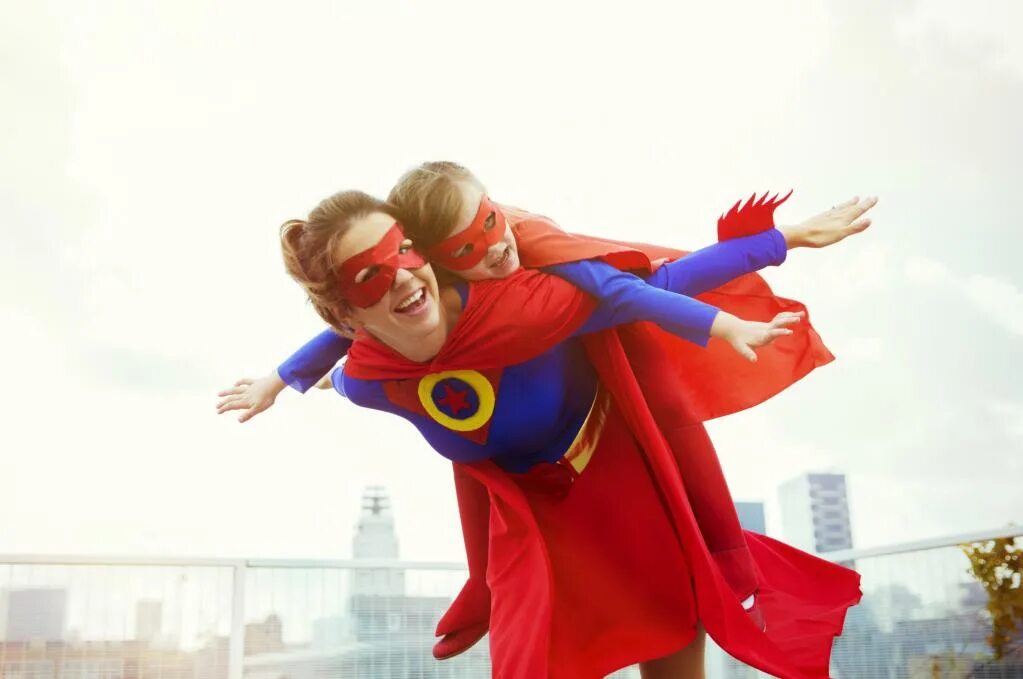 Супер мама. Мама Супермен. Дети Супергерои. Мама Супергерой. Семья получила супер силу