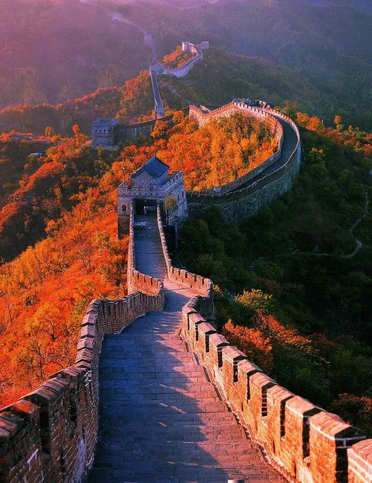 Сколько лет великий стене. Мутяньюй Великая китайская стена. Мутяньюй китайская стена Пекин. Участок Великой китайской стены Мутяньюй. Великая китайская стена цинхай.