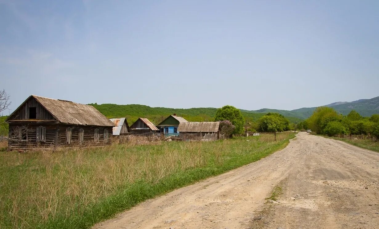 Край деревни 7. Село Петровка Приморский край. Каленовка деревня Приморский край. Деревня Богуславское Приморский край. Дерибас деревня Приморский край.