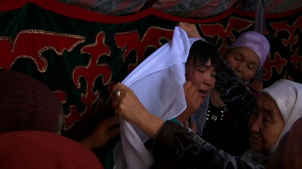 Ала-качуу - кража невесты:. Похищение невесты в Киргизии. Похищение невесты в Казахстане.