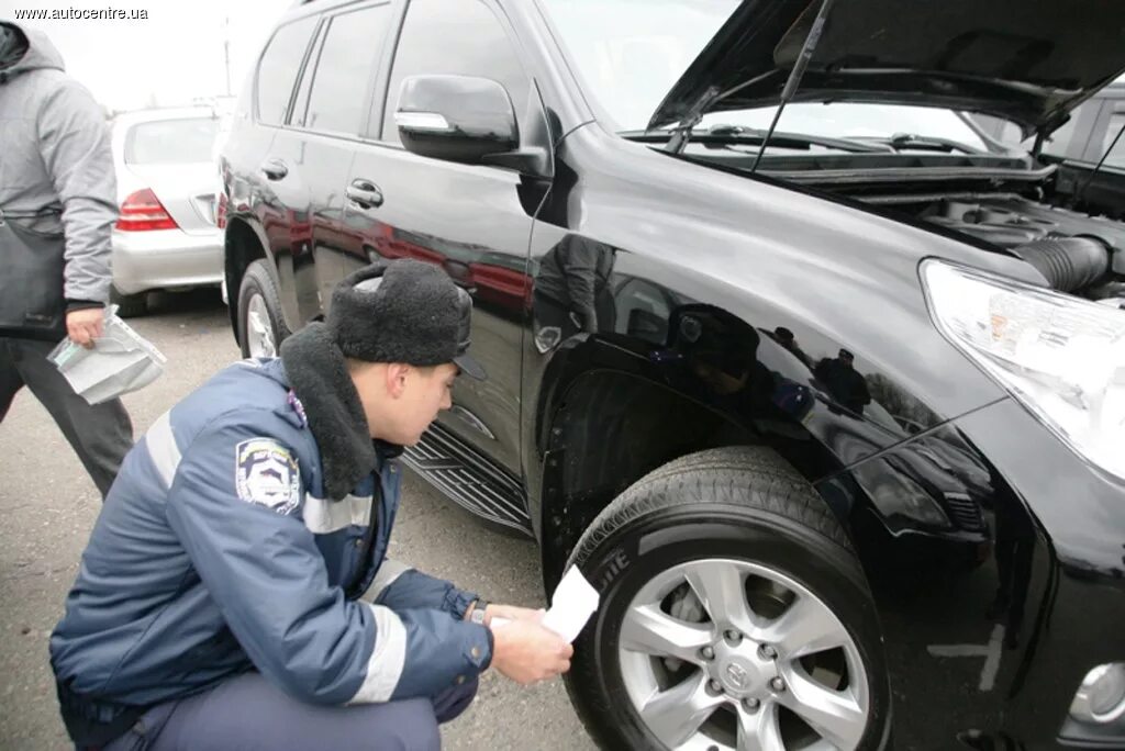 Угоны дорогих авто. Нашел украденную машину. Затонувшие автомобили в болоте. Угнали авто. Сливают бензин.