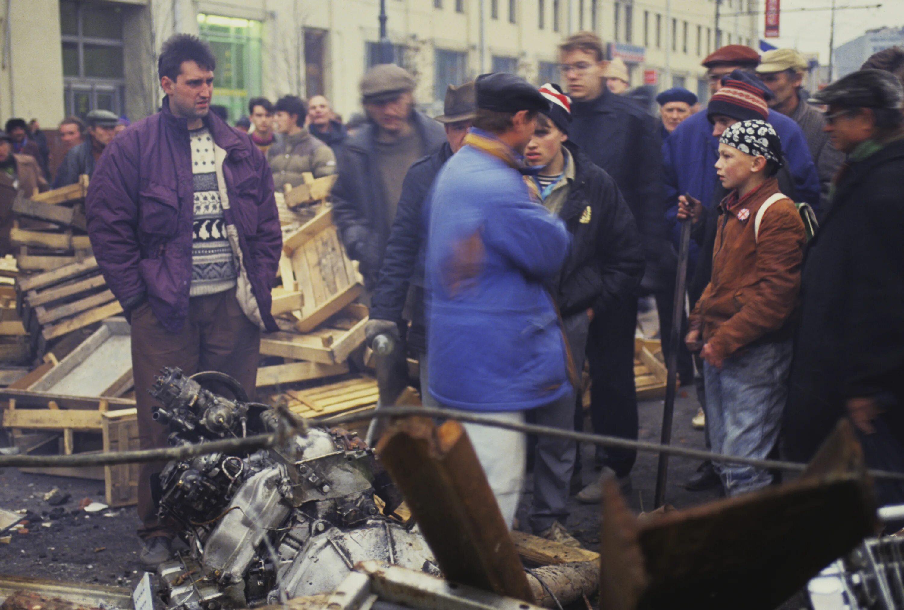 Путч в Москве 1993. Баррикады в Москве 1993. Путч 1993 Ельцин.