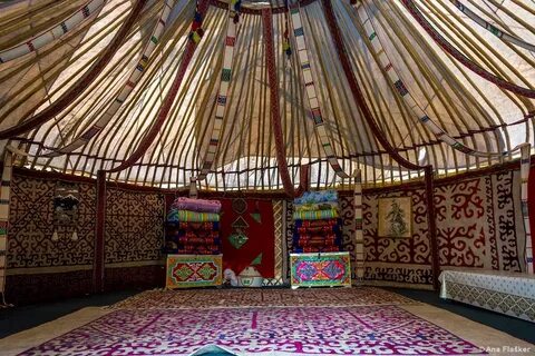 Әйелдердің аузына зәр шығару порносы