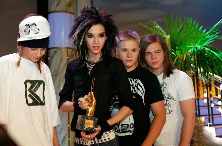 Токио хотел немецком. Токио хотел группа. Токио хотел молодые. Группа Tokio Hotel 2006. Немецкая Молодежная группа Токио хотел.