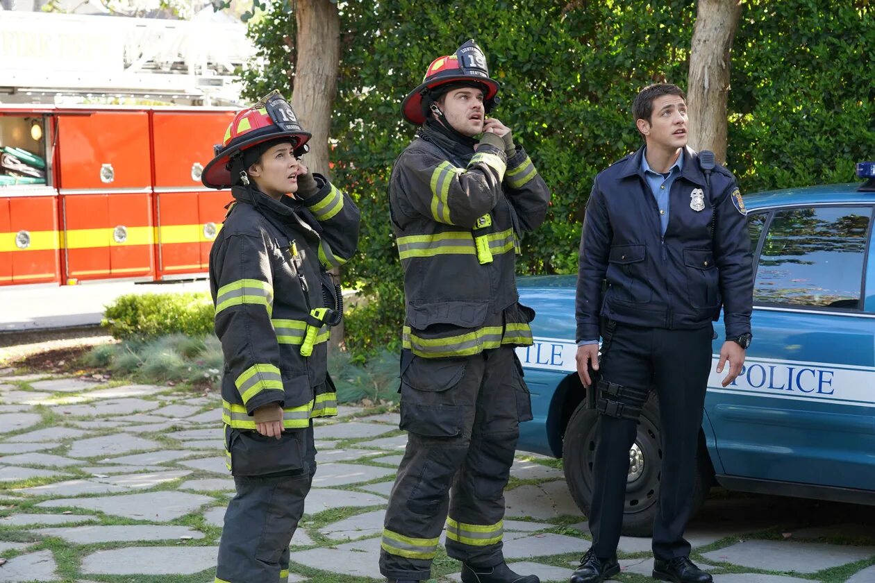 пожарные 19 дата выхода. трэвис монтгомери пожарная часть 19. пожарная часть сериал постер. андре эррера пожарная часть 19. пожарная часть 19 сериал.