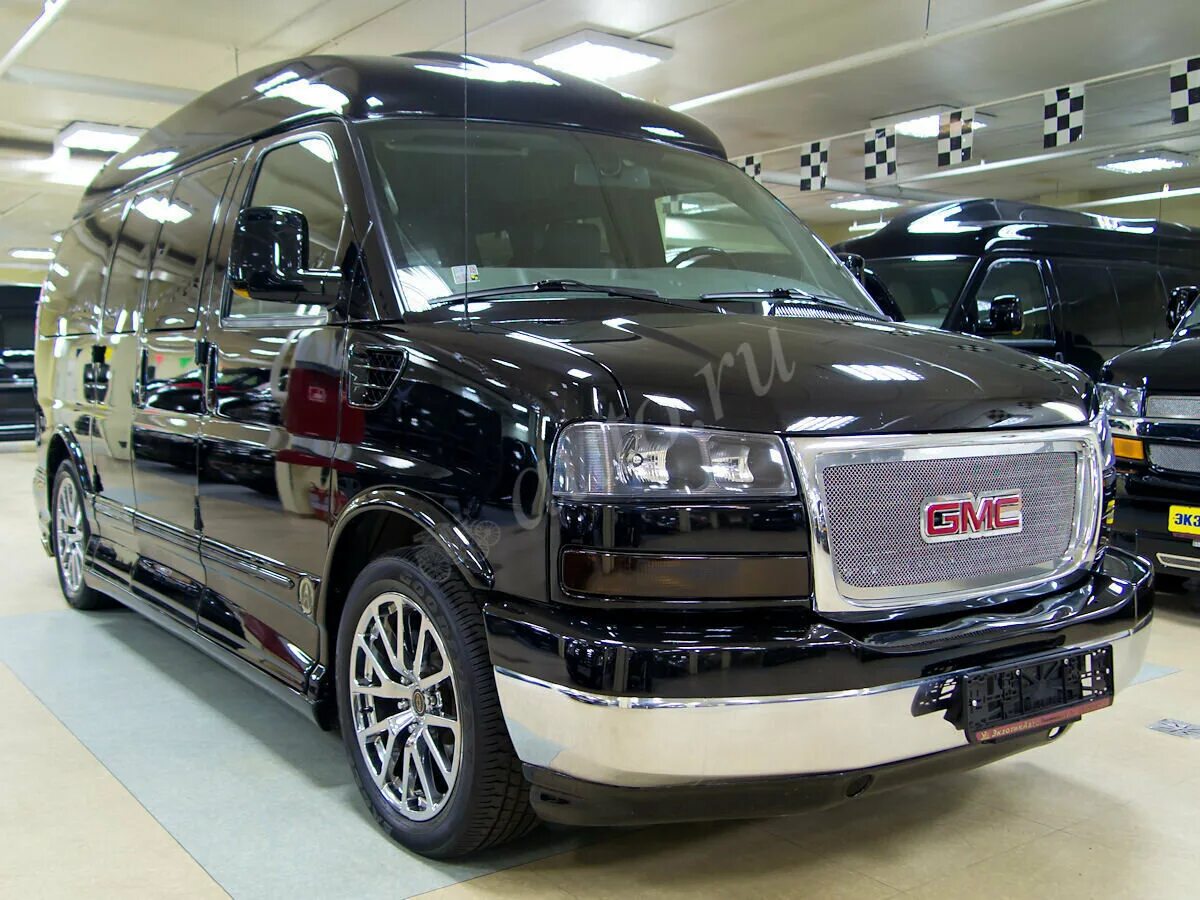 Куплю автомобиль минивэн. Минивэн GMC Savana. GMC Savana i Рестайлинг. GMC Savana 2022. GMC Savana новый.