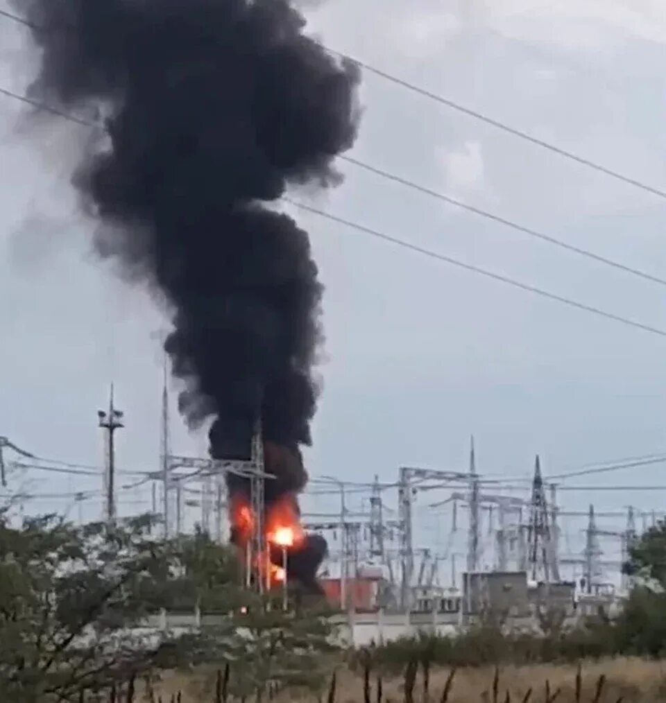 Подстанция электрическая горит в кирове. Причина возгорания подстанции в москве. Пожар на подстанции. Причина возгорания подстанции в москве. Взрыв на подстанции в москве.
