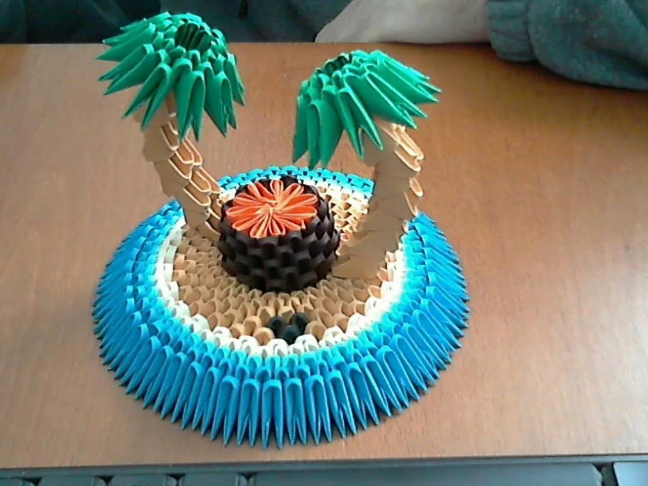 Поделки из макарон. Ютуб как сделать поделку. Оригами из модулей. Поделка бабочка. Ютуб как сделать поделку.