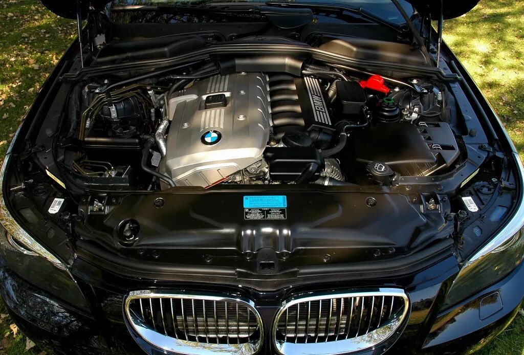 Е60 какие моторы. BMW e60 мотор. BMW e60 n52b30. BMW e60 530i n52 двигатель. БМВ е60 движок.