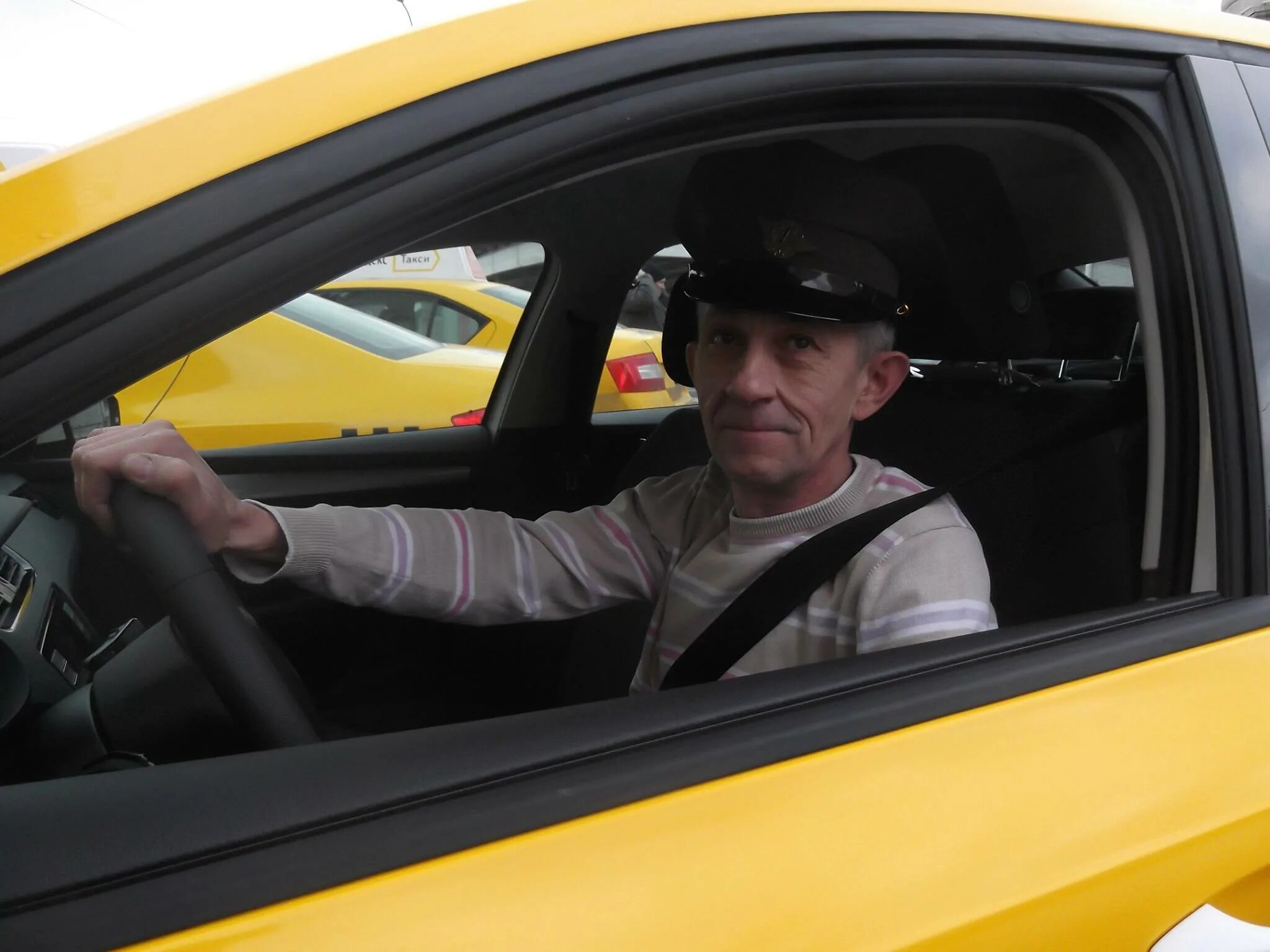 Пассажир избил водителя такси. Русский таксист. Профессия водитель такси. Настоящий таксист. Водитель таксист.