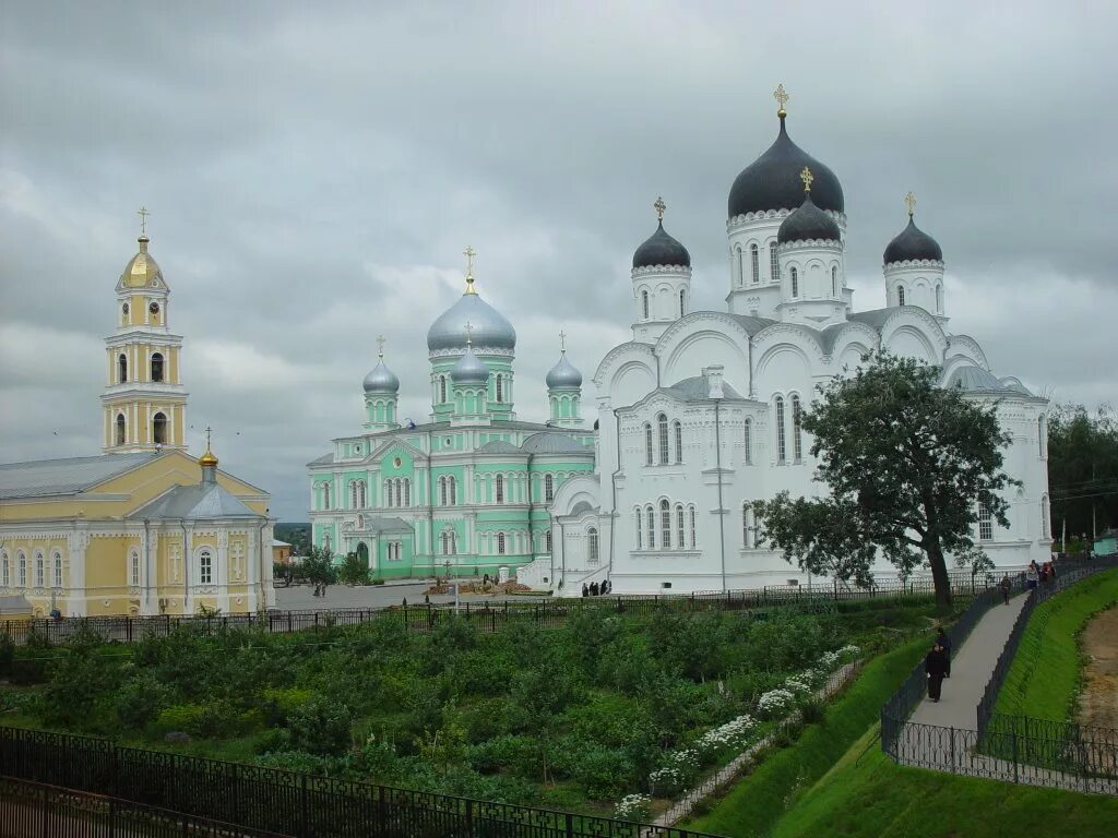 Ф сел. Свято-Троицкий Серафимо-Дивеевский монастырь. Серафимо Дивеевский монастырь панорама. Дивеево Нижегородской обл монастырь.