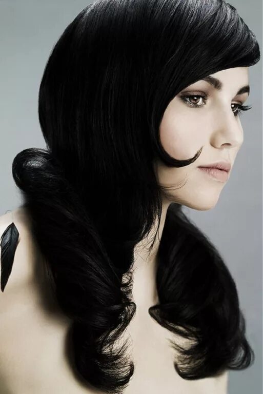 Девушка арт. They have black hair. Черные волосы. Брук бейли темнокожая. Черноволосая девушка.