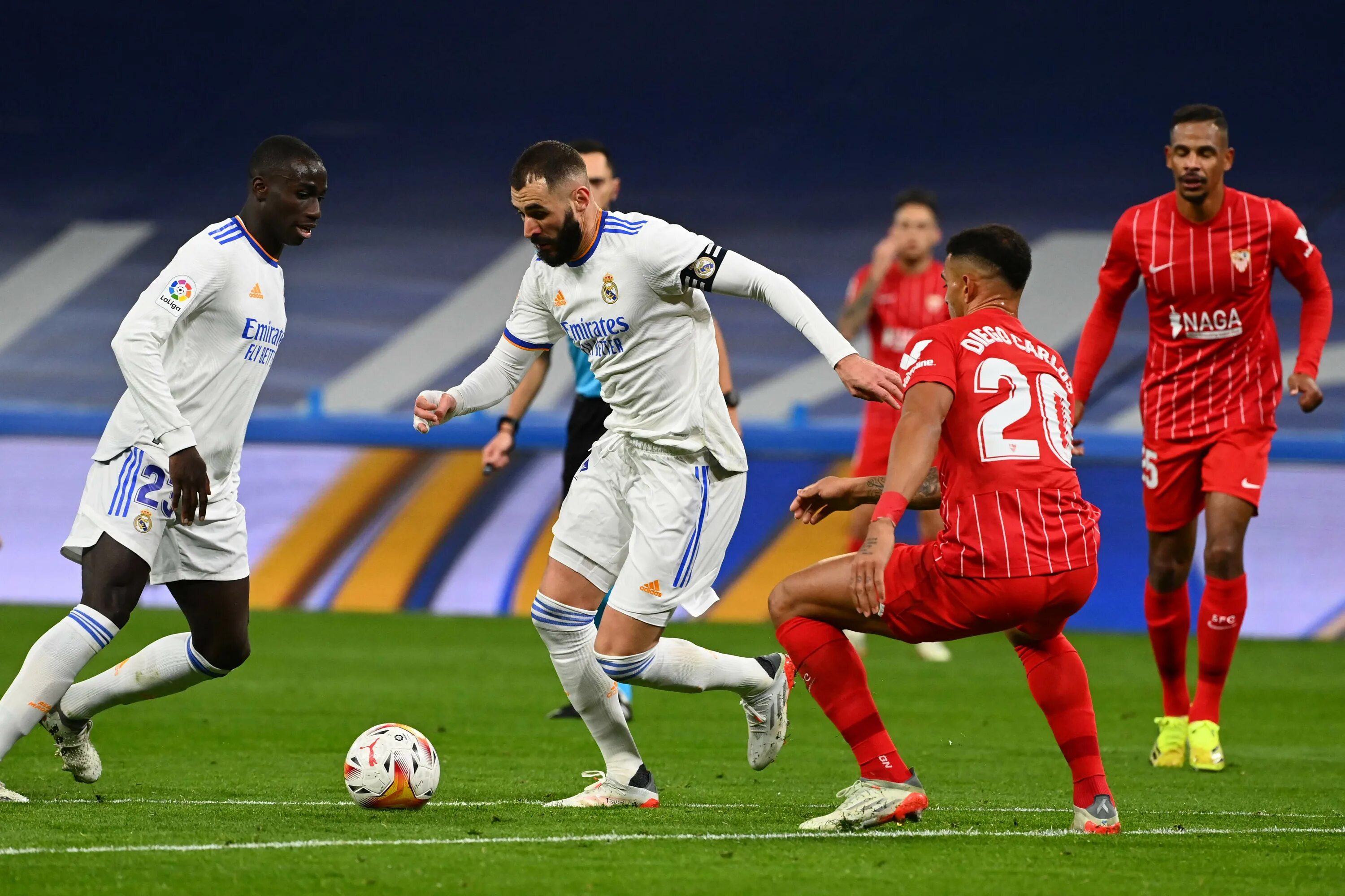 Реал Мадрид Севилья. Real Madrid 1-0 Sevellia. Sevilla vs real Madrid. Мадрид - Севилья. Реал мадрид севилья прогноз на матч