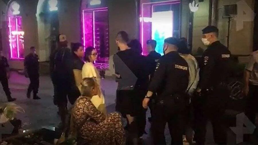 накажут ли участников вечеринки. тусовка на площади ленина новосибирск. скандальная вечеринка. дискотека новосибирск. полиция разгоняет вечеринку в москве.