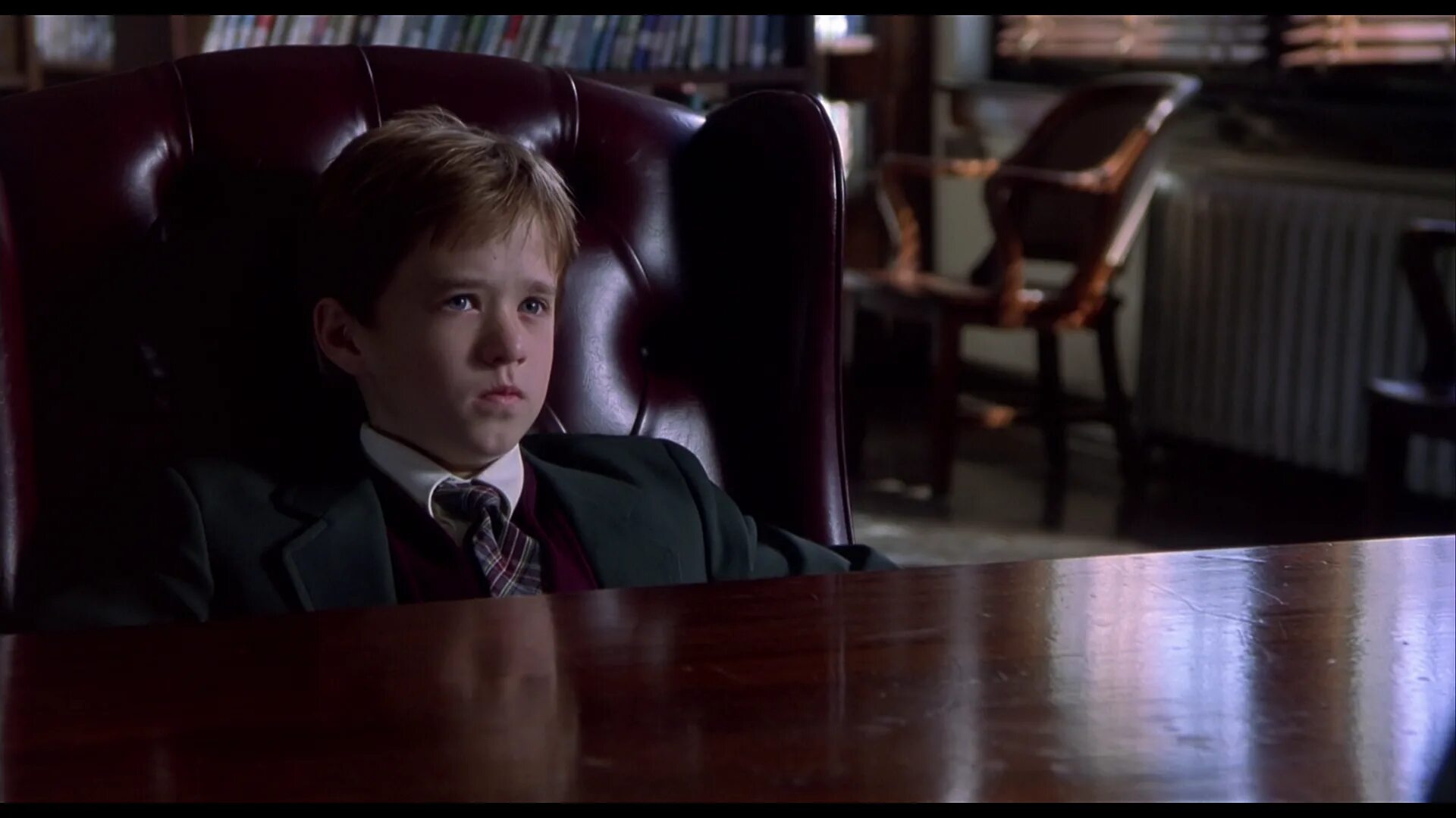 6 чувство текст. Хэйли джоэл осмент шестое чувство 1999. the sixth sense 1999. шестое чувство кадры 1999. брюс уиллис шестое чувство.