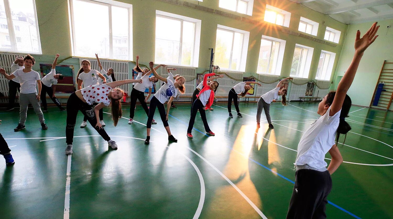 Спорт уч. Спортивные мероприятия. Физическая культура студента. Физическая культура в университете. Легкоатлетический манеж юургу.