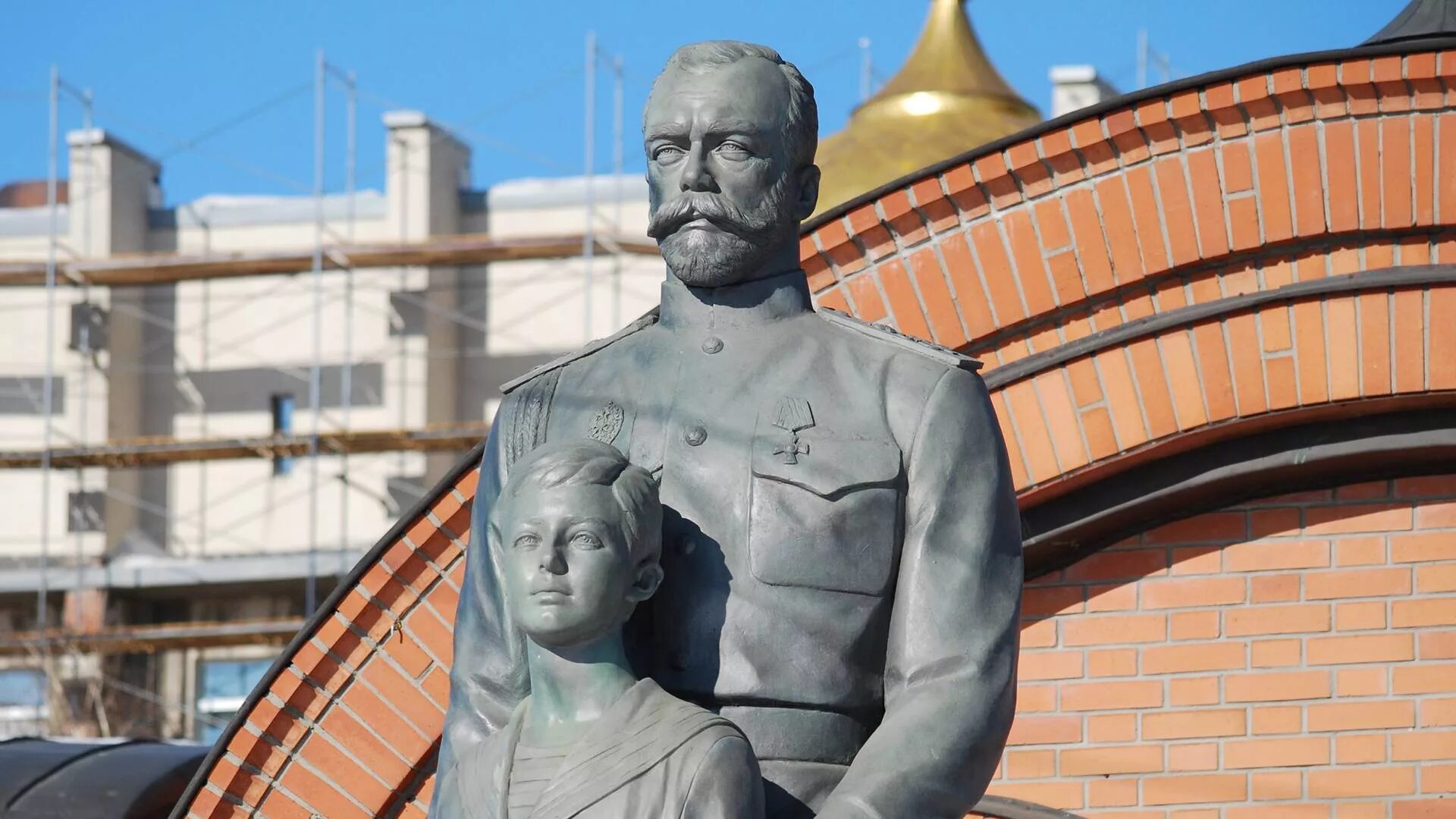 Памятник Николаю 2 в Новосибирске. Памятник Николаю 2 и цесаревичу Алексею в Новосибирске. Памятник Николаю II С цесаревичем Новосибирск. Памятник Николаю 2 в Москве.