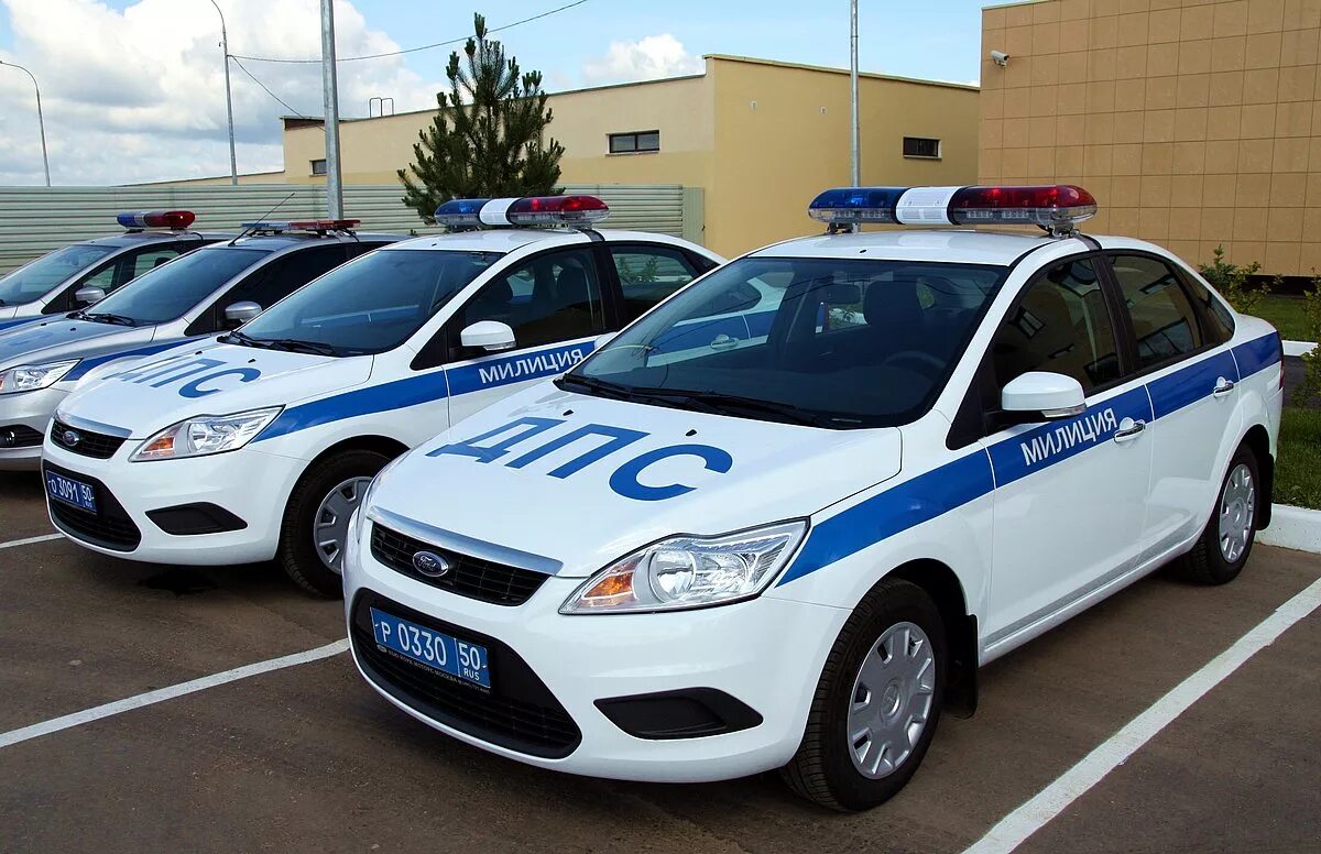 Автомобили гаи 2024. Авто полиции абхазии. Автомобили гаи 2024. Красные автомобили гаи ташкент. Полицейский форд фокус 2.