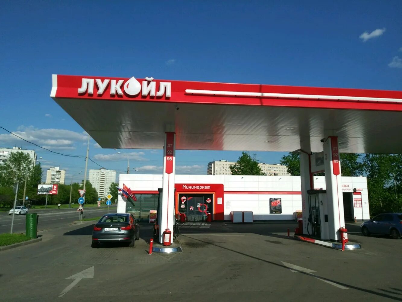 Авт лукойл. АЗС Лукойл (Московское). Заправки Лукойл в Москве. Заправщик АЗС Лукойл Москва. Новая АЗС Лукойл Москва.