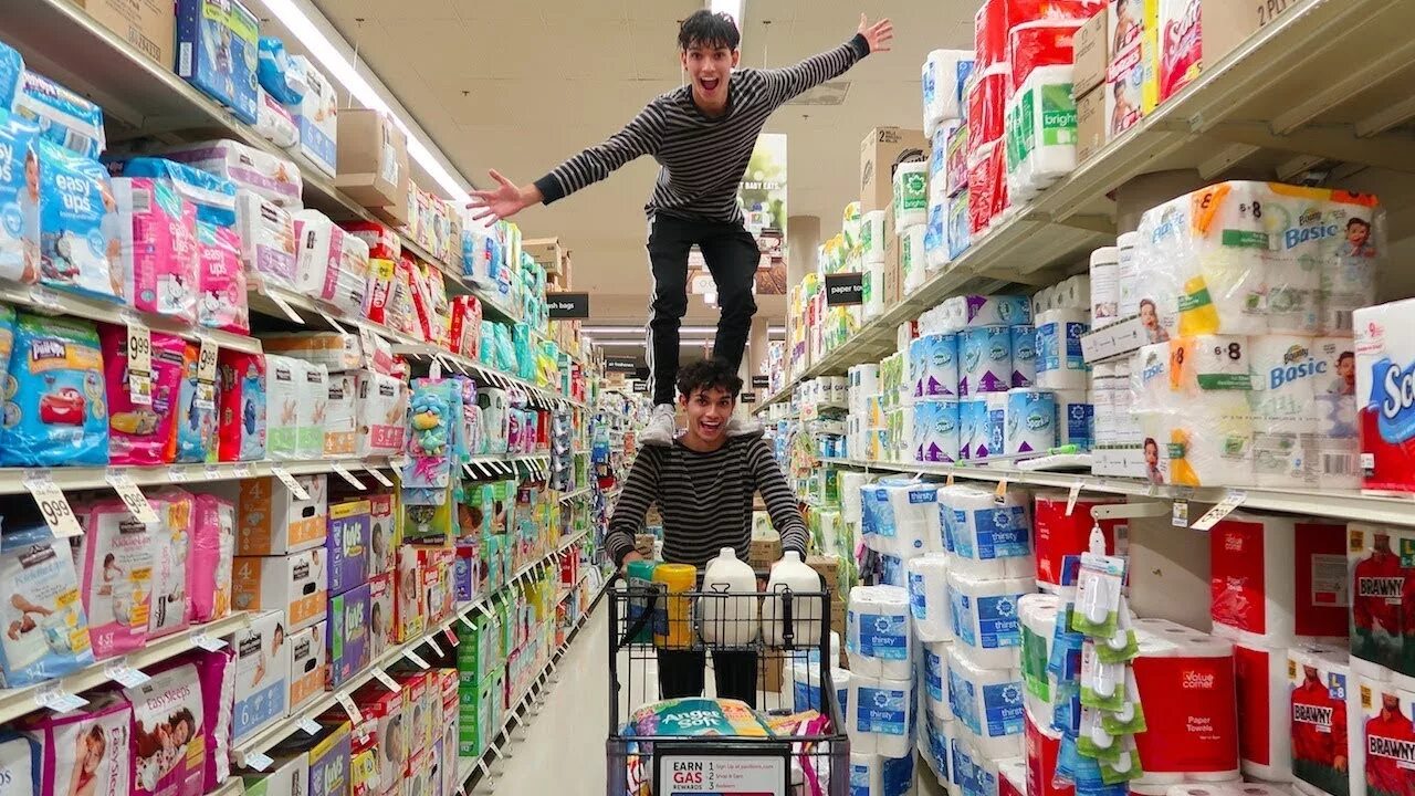 Shopping is fun. Безумный покупатель. Shopping supermarket fun. Шоппинг Мем. Кот шоппинг.