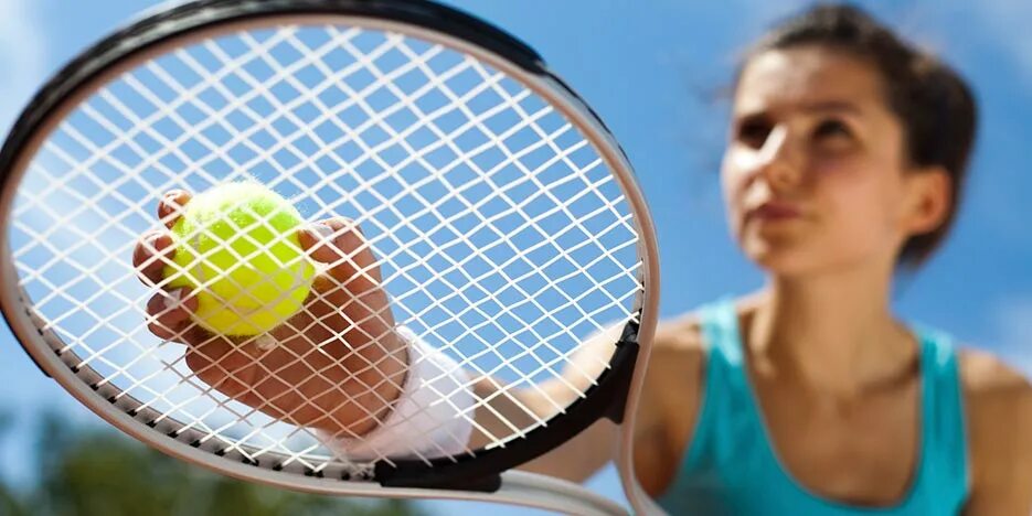 Fan favorite. Мяч для тенниса. Теннис ракетка и мяч. Ига Святек теннис. Теннис ракетки фото.