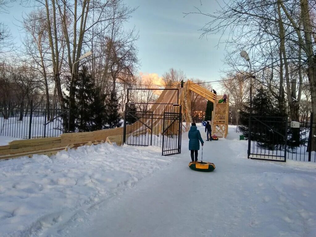 Парк солнечный каток. Центральный парк Барнаул. Каток Барнаул. Парк экстрим Барнаул. Каток в Центральном парке Барнаул.