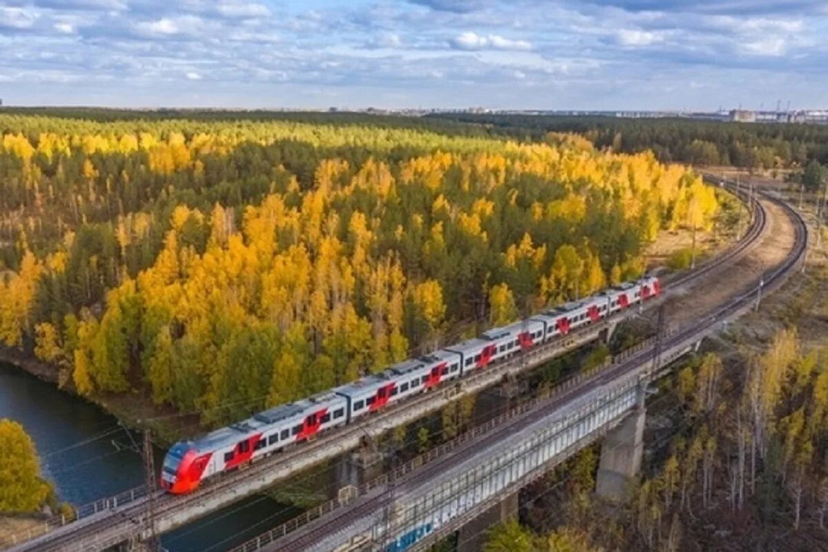 Железная дорога Каменск-Уральский. Электричка Екатеринбург Каменск-Уральский. Ласточка поезд Каменск-Уральский. Каменск-Уральский Екатеринбург.