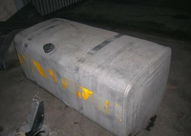 Бак топливный howo 400л алюминиевый wg9325550001/wg760055050. Dz91259550600. Топливный бак howo. Wg9925555003. Топливный бак ситрак 600 литров.