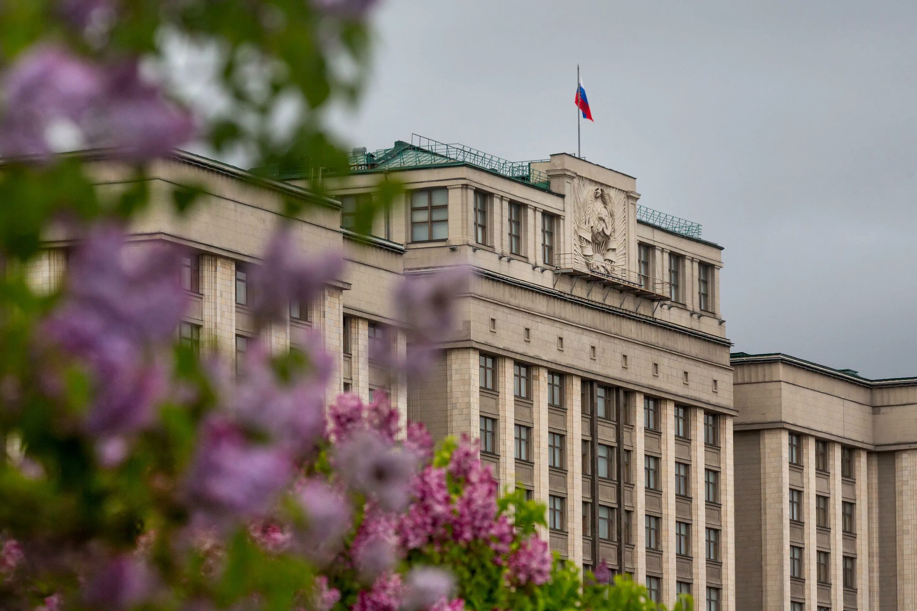 Международный день парламентаризма (International Day of Parliamentarism). Госдума здание. Вид на Госдуму. Здание российского парламентаризма. Дума рф дата