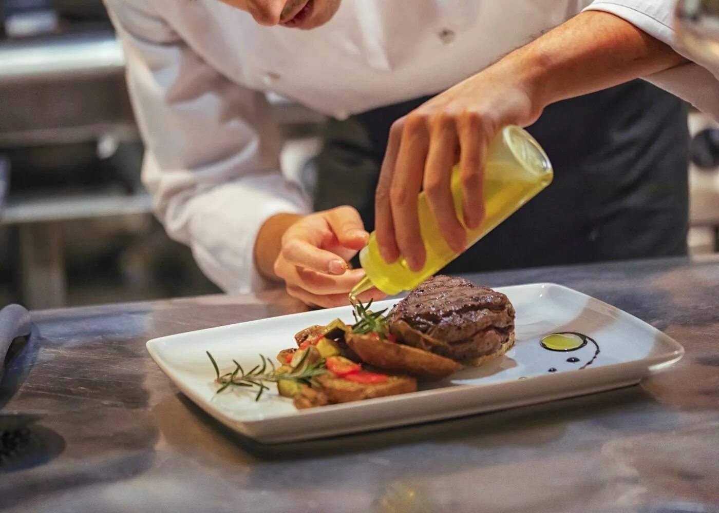 Chefs food. Шеф-повар. Руки повара. Chefs food. Chefs food.