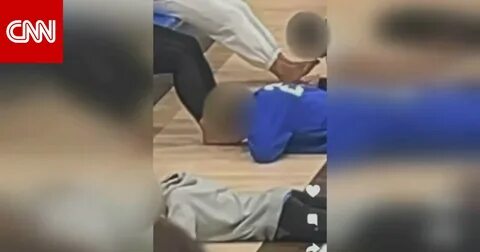 طلاب يلعقون أصابع أقدام ليحصلوا على تبرعات لمدرستهم 