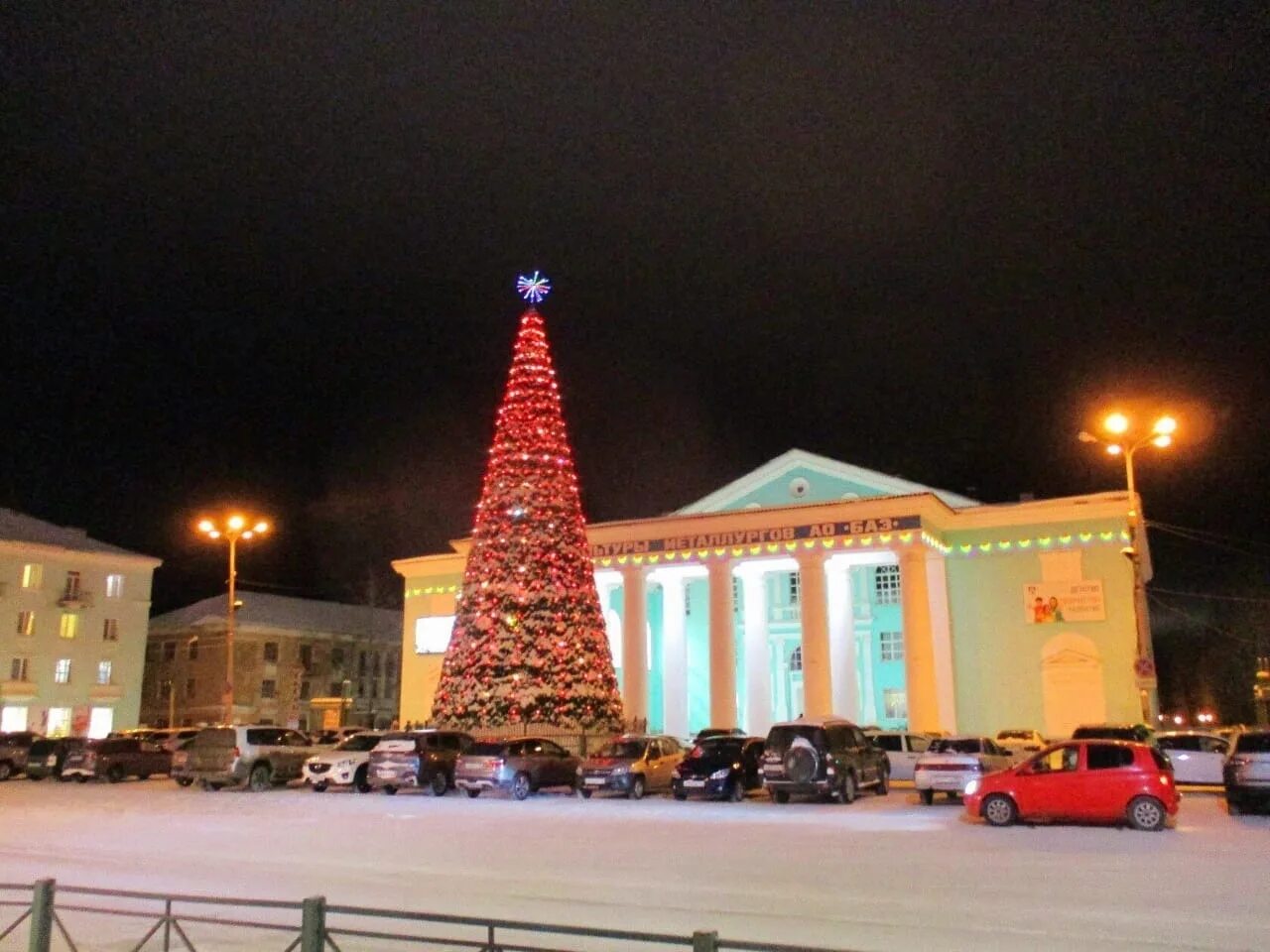 Краснотурьинск площадь. Турья краснотурьинск. Краснотурьинск свердловская область. Набережная краснотурьинск. Краснотурьинск дворец культуры металлургов.