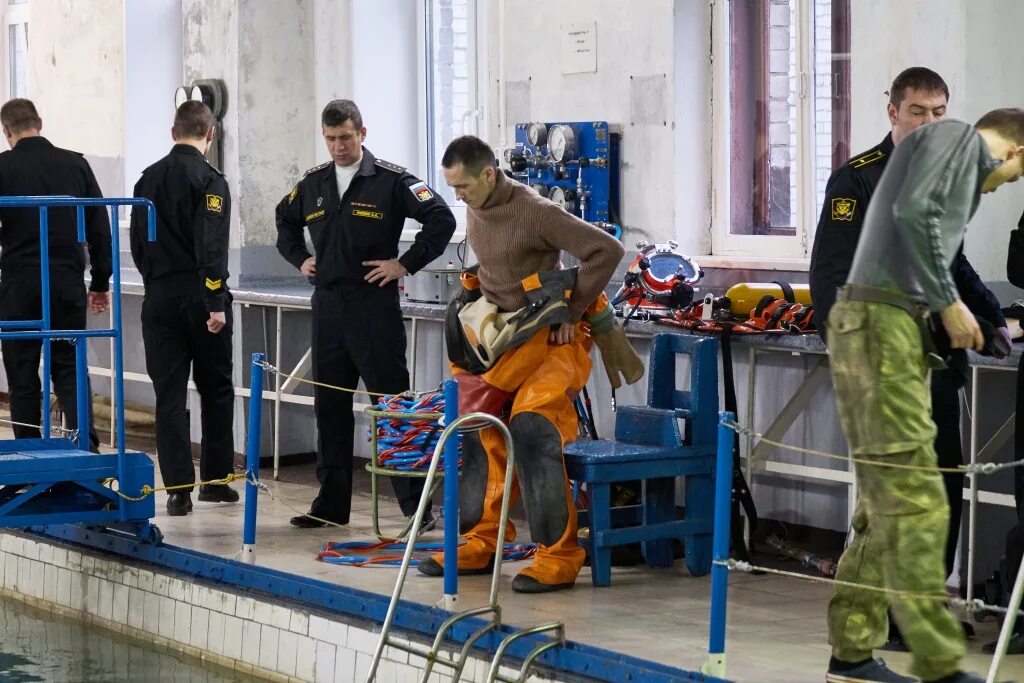 Подготовка флот. Спасательное снаряжение подводника. ССП снаряжение спасательное подводника. Боевая подготовка ВМФ РФ. Подготовка подводников.