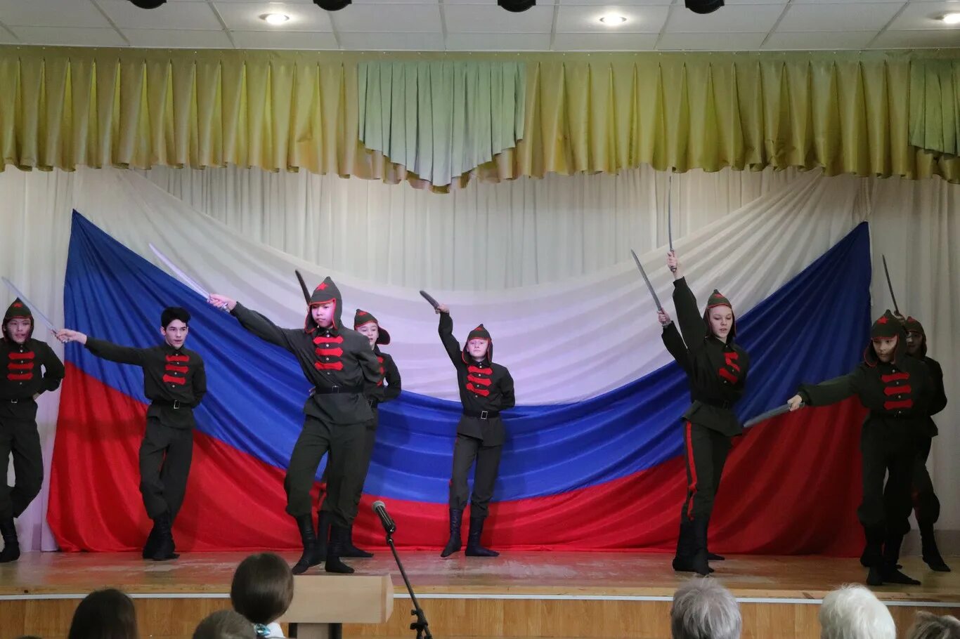 Военный месячник в школе. Месячник военно-патриотического воспитания закрытие. Фото к месячниек военно патриотического воспитания. Центр военно-патриотического воспитания Астрахань. Военно - патриотический месячник в Щербиновском районе.