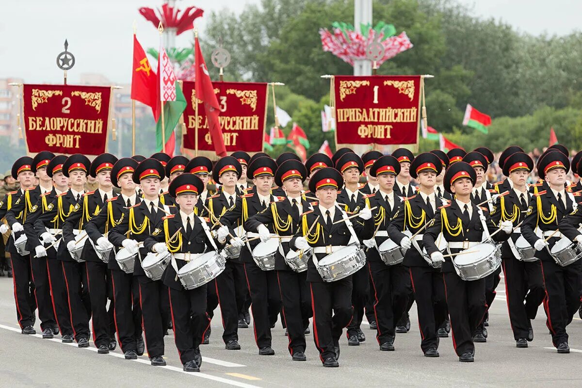 Минское суворовское училище. Минское СВУ. Суворовское училище Минск. Суворовцы на параде. Парад СВУ.