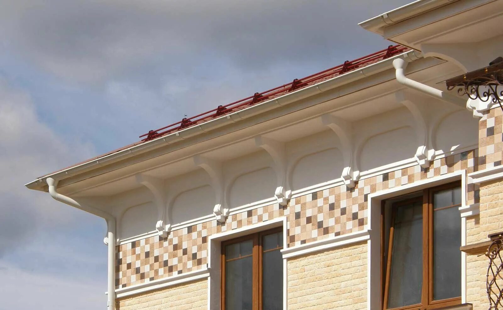 Рельефный карниз на фасаде здания 6 букв. Карниз фасадный. карниз на фасаде. архитектурный карниз. карнизы для фасада дома.