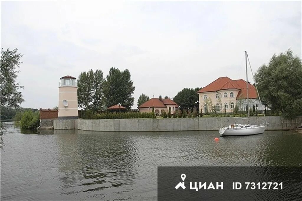 Дом у дороги самара. Самара ул. Самара фото улиц. В самаре на улице московское шоссе. Самара просека коттеджи.