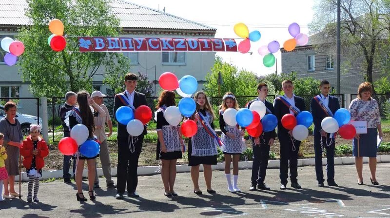 Автобус увельский южноуральск. Село Хомутинино Челябинская область Увельский район. Лагерь Восход Хомутинино. Хомутининская школа Увельский район. Село Увелка Челябинская область.