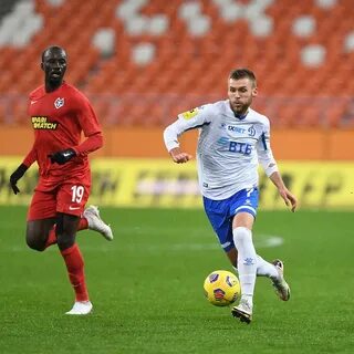 Форвард в футболе