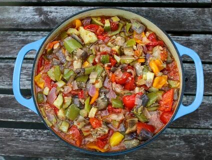 Рататуй с овощами на сковороде
